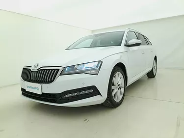 Skoda Superb Wagon Executive DSG 2.0 Diesel 150CV Automatico Visione frontale