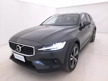 Volvo V60 Cross Country B4 Geartronic Business Pro  2.0 Mild Hybrid 197CV Automatico Visione frontale