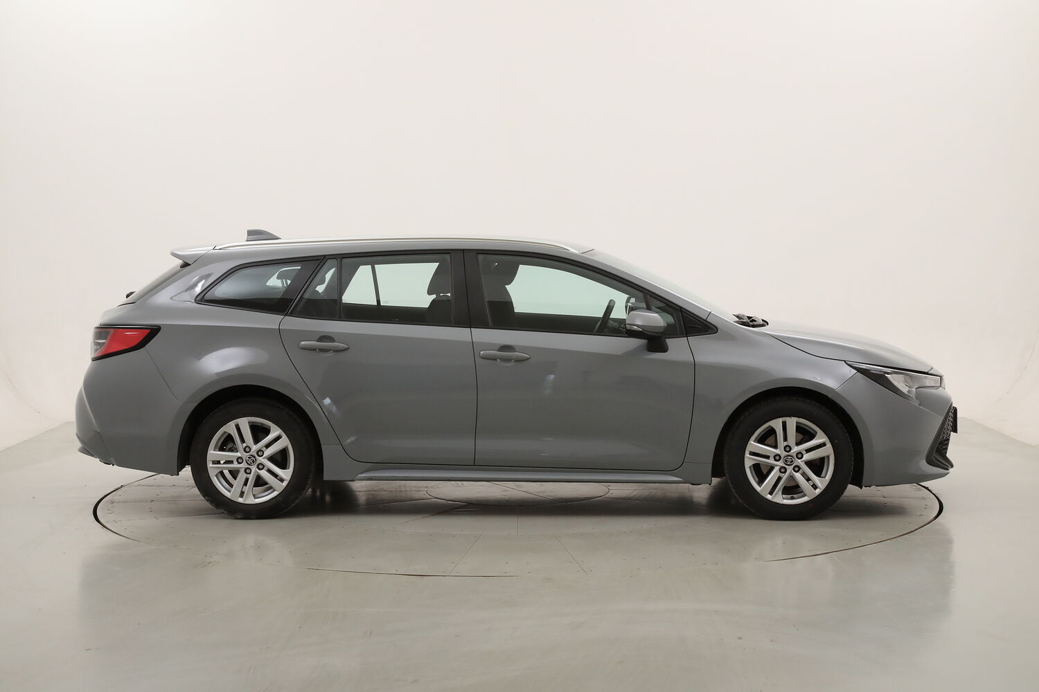 Toyota Corolla TS Hybrid Active usata del 2022 con 105.402 km