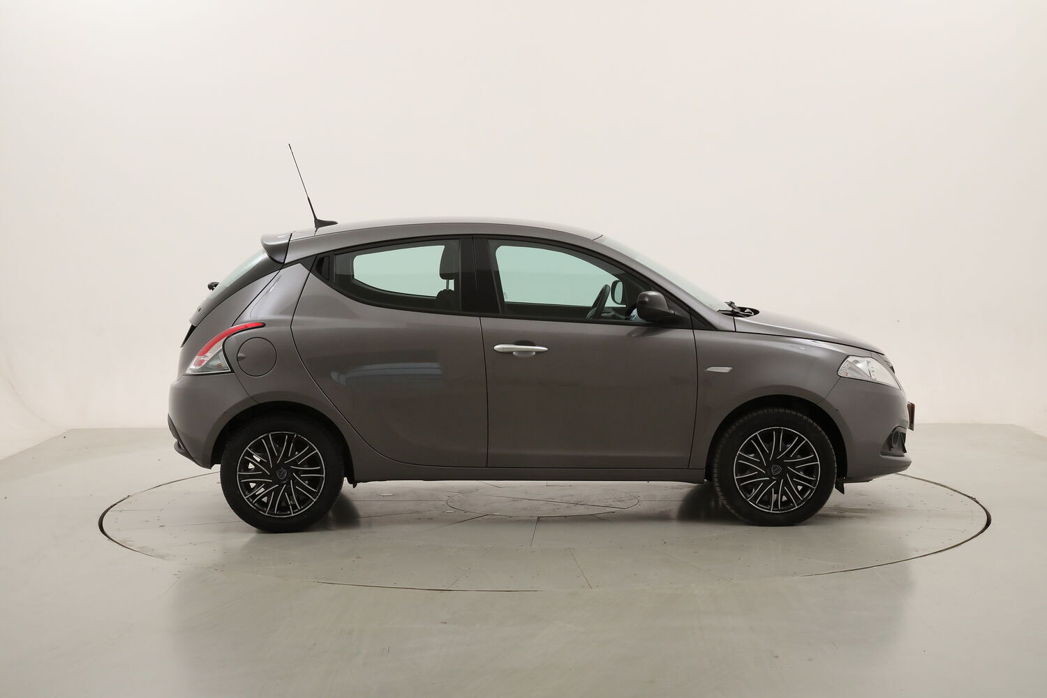 Lancia Ypsilon Hybrid Silver Plus usata del 2023 con 92.613 km
