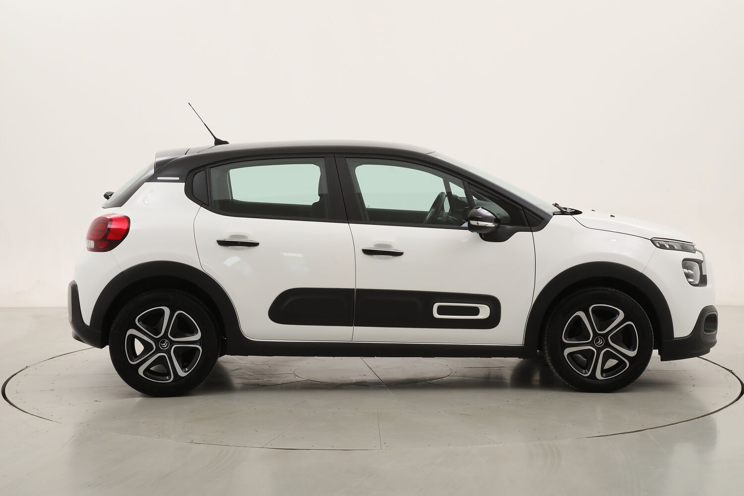 Citroen C3 Shine usata del 2023 con 16.465 km