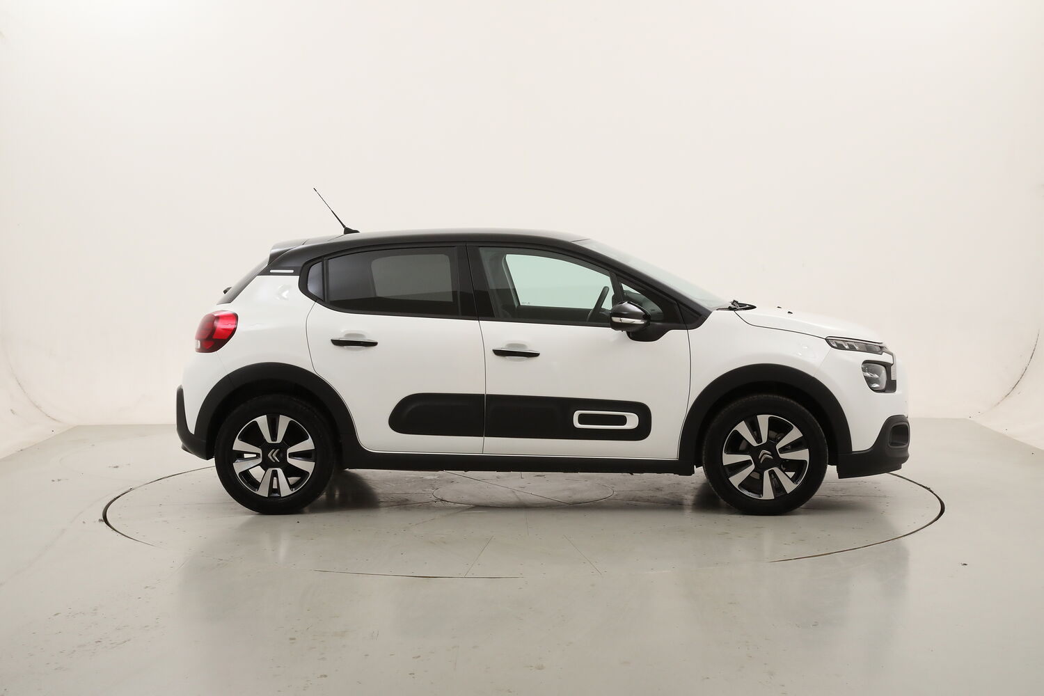 Citroen C3 Shine usata del 2023 con 19.915 km