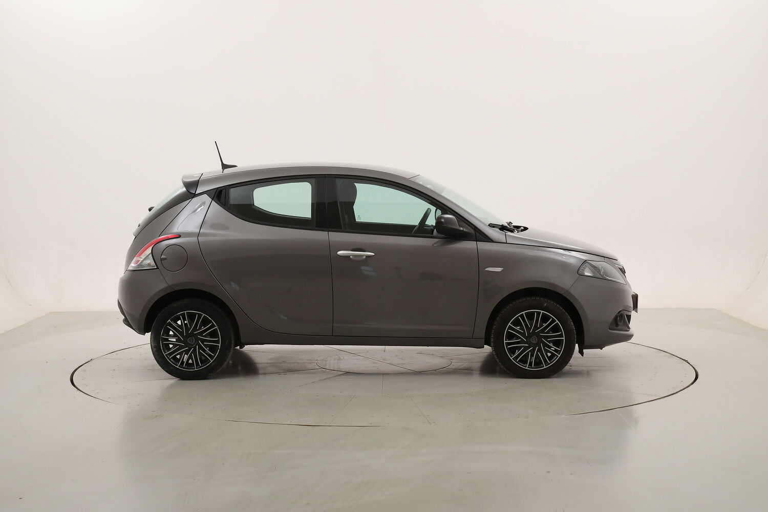 Lancia Ypsilon Hybrid Gold usata del 2023 con 63.812 km