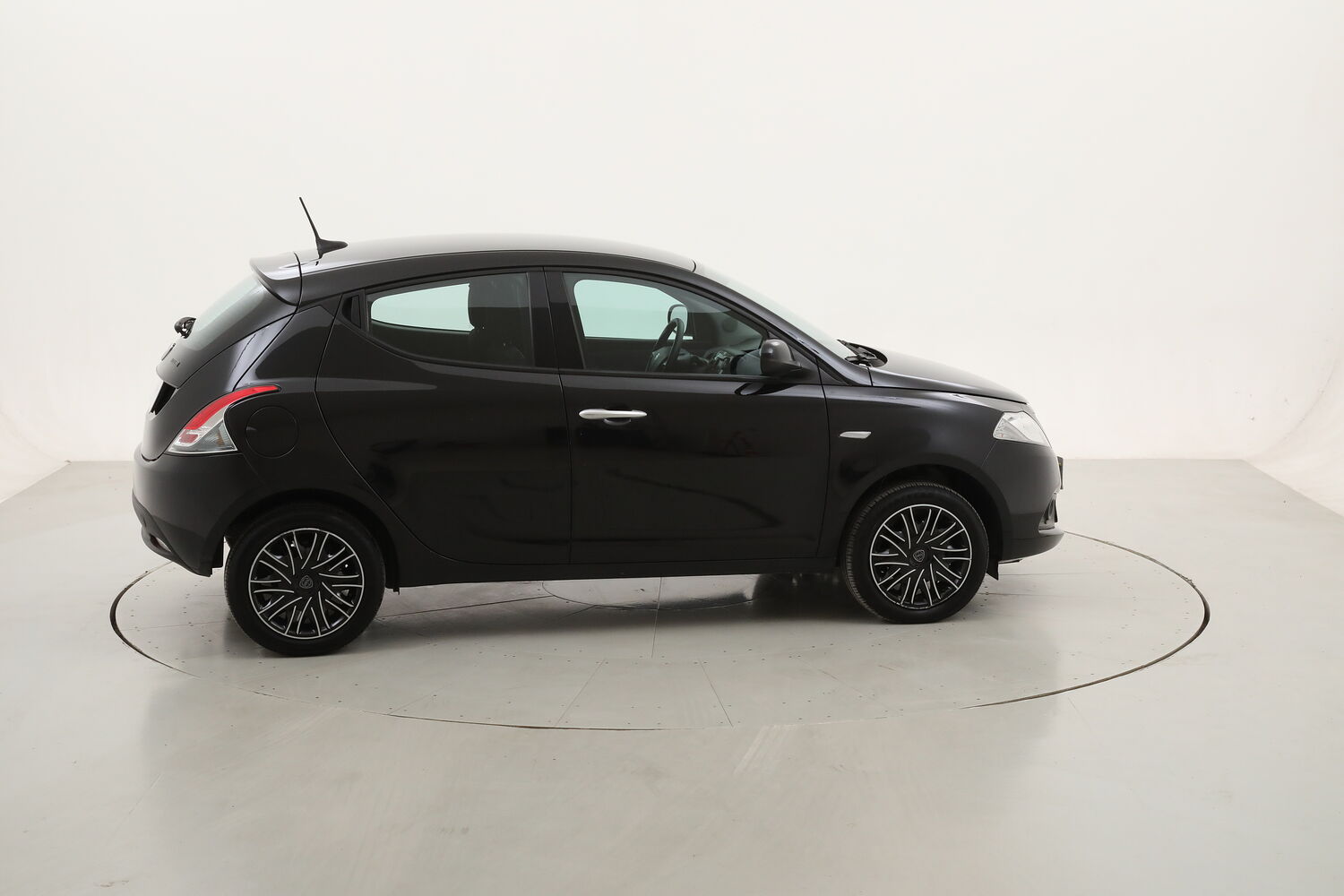 Lancia Ypsilon Hybrid Silver Plus usata del 2023 con 19.488 km
