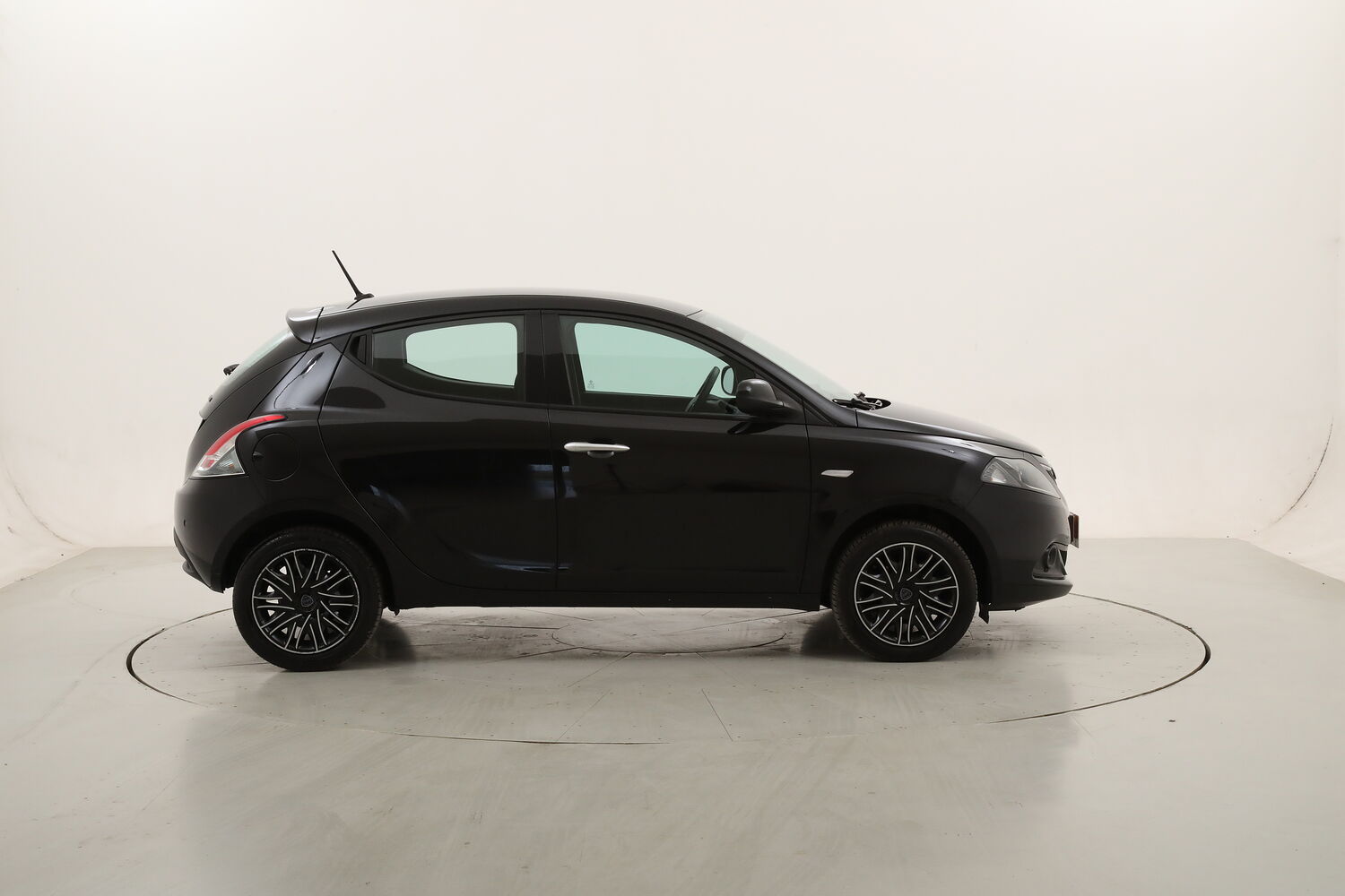 Lancia Ypsilon Hybrid Gold usata del 2023 con 67.950 km