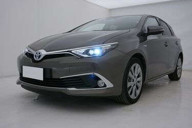 Visione frontale di Toyota Auris