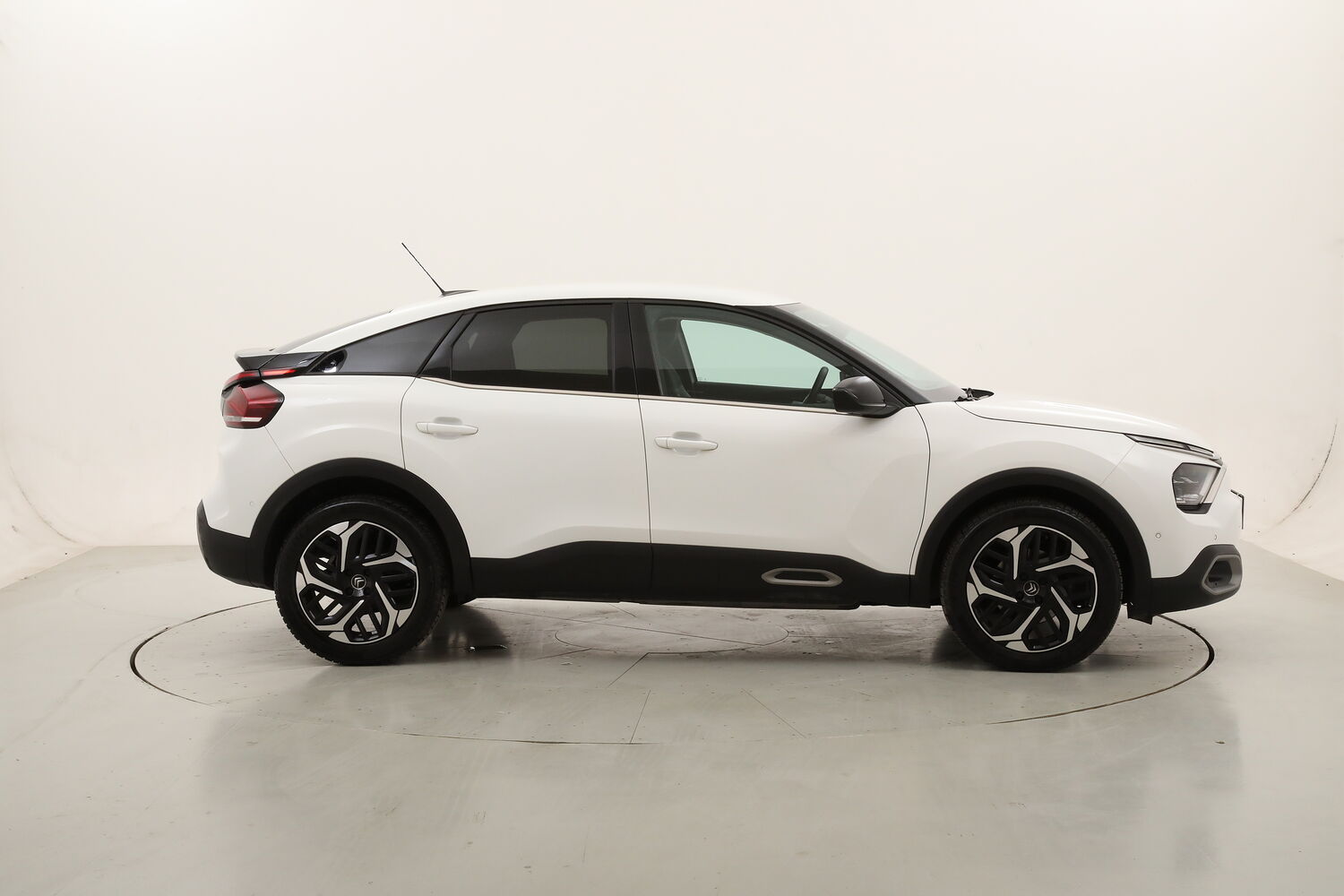 Citroen C4 Shine EAT8 usata del 2022 con 100.935 km