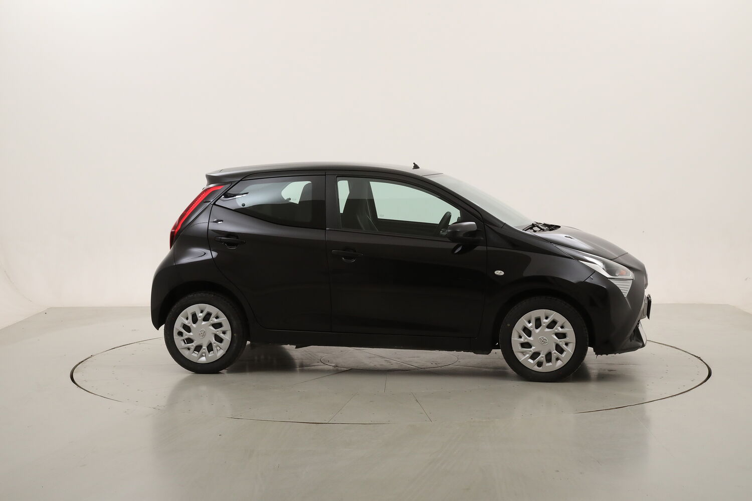 Toyota Aygo x-business plus MMT usata del 2021 con 64.791 km