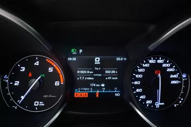 Alfa Romeo Stelvio Business AT8 2.1 Diesel 160CV Automatico Interni