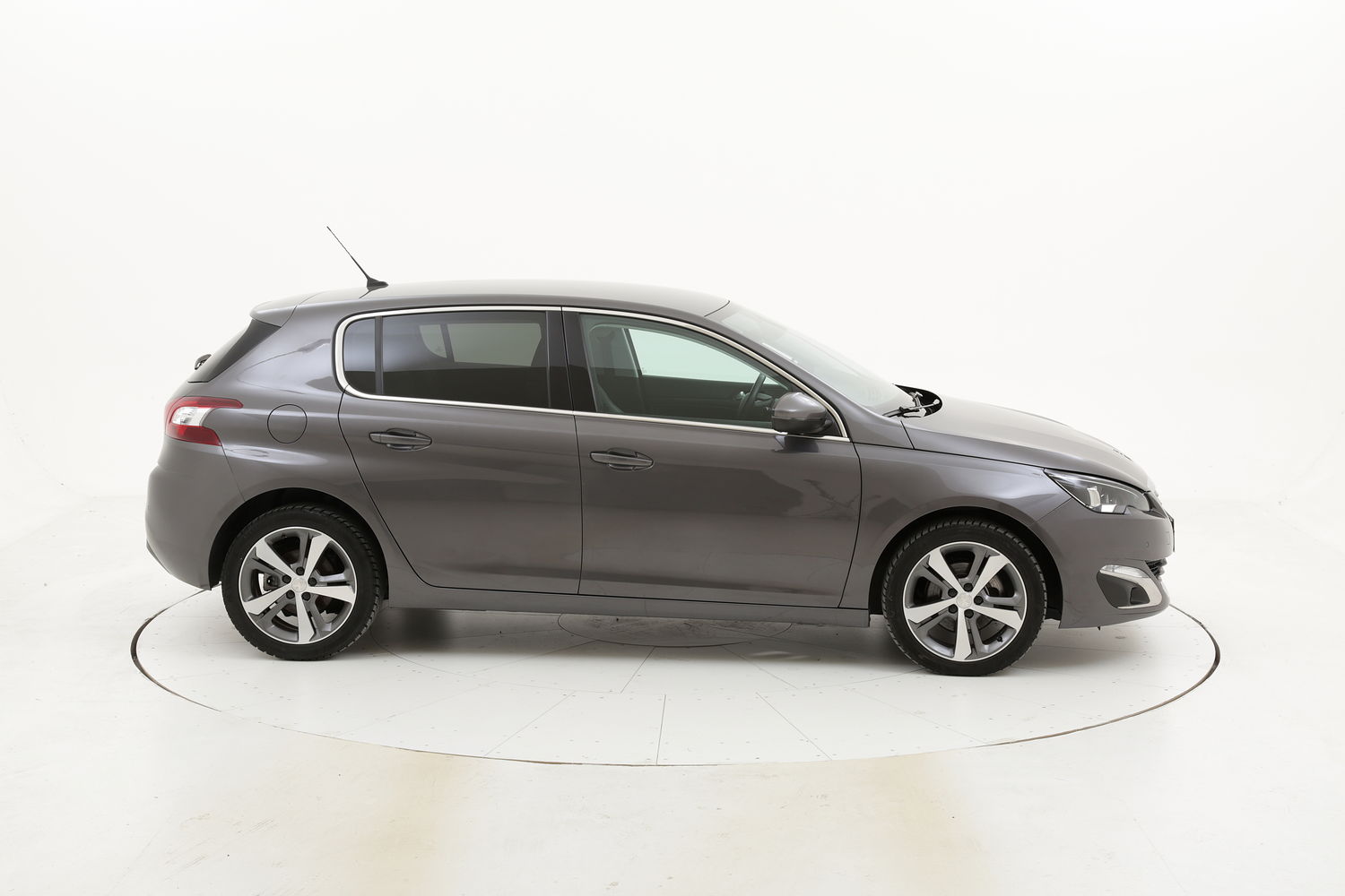 Peugeot 308 usata del 2016 con 84.438 km