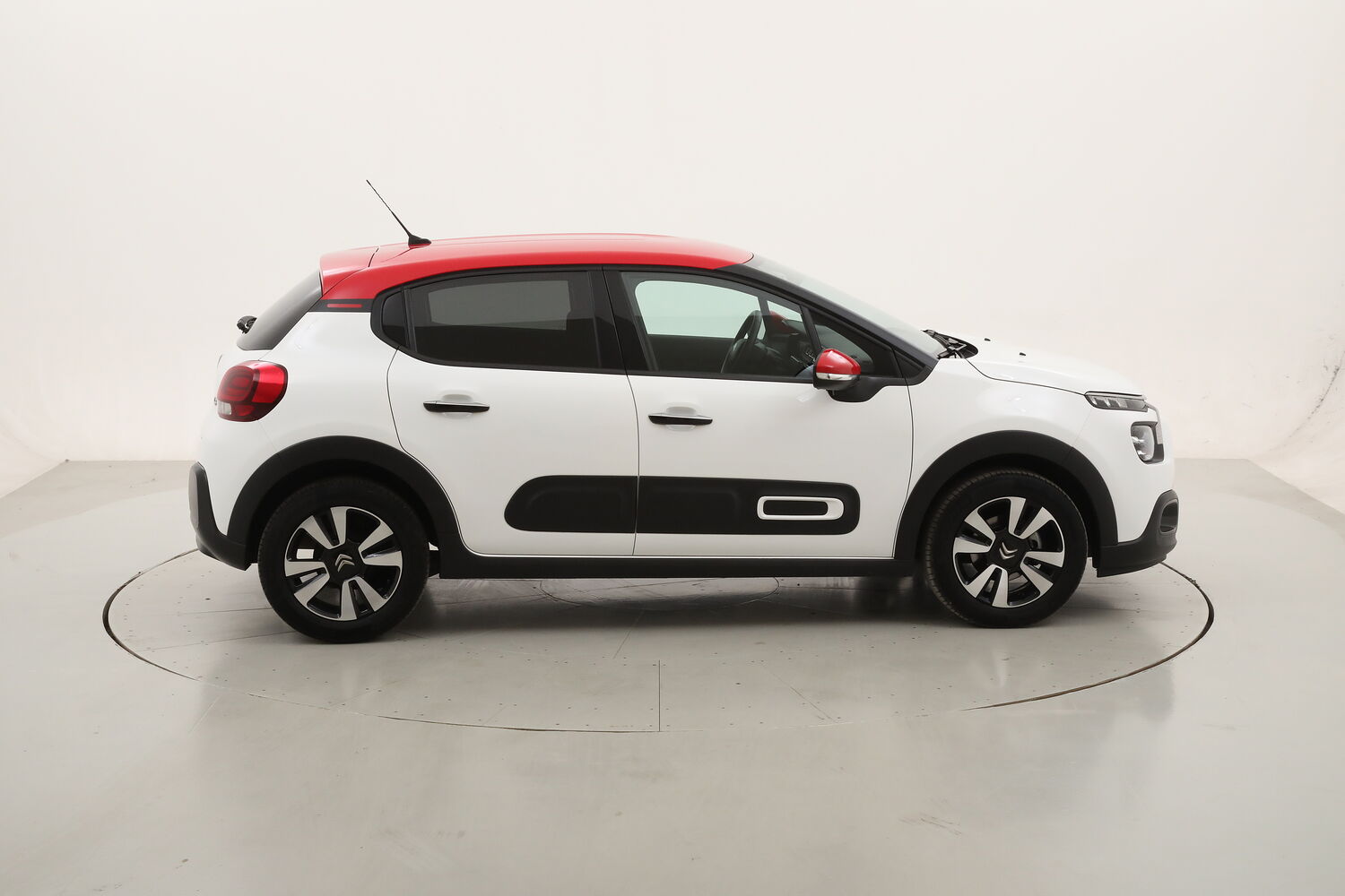 Citroen C3 Shine usata del 2023 con 21.965 km