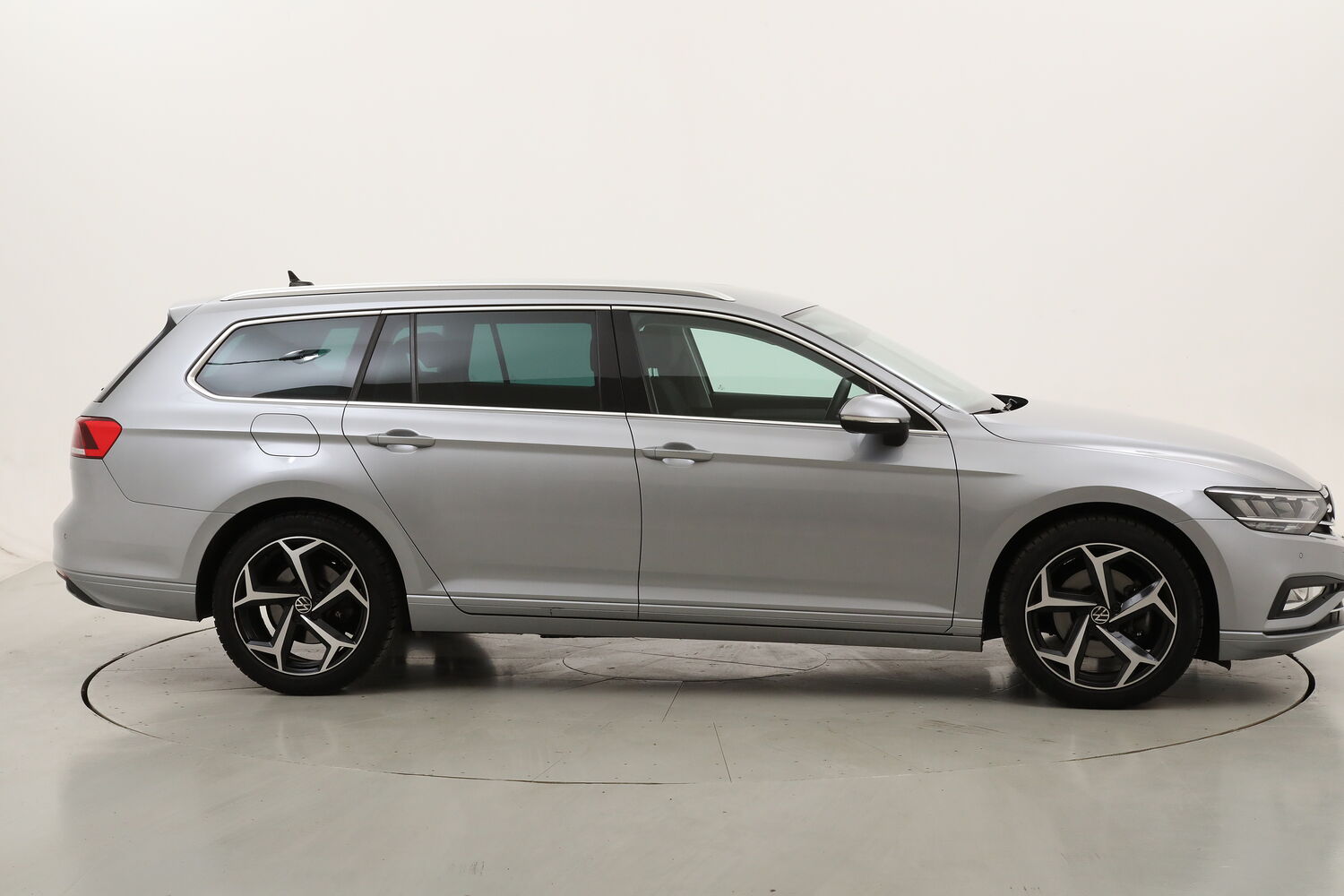 Volkswagen Passat Variant Business DSG usata del 2022 con 126.171 km