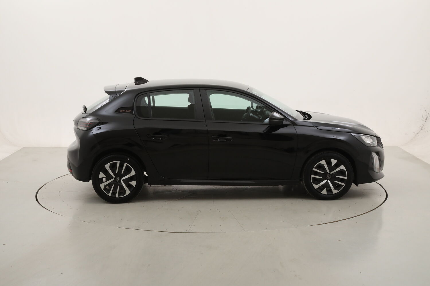 Peugeot 208 Style + Navigatore usata del 2025 con 13.186 km