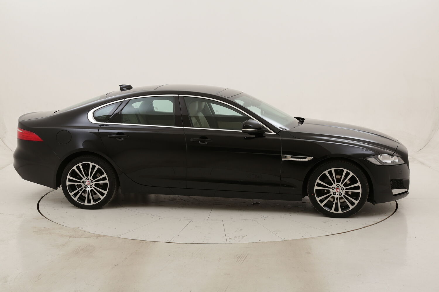 Jaguar XF Prestige AWD aut. usata del 2017 con 139.332 km