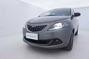 Lancia Ypsilon Hybrid Gold 1.0 Mild Hybrid 70CV Manuale Visione frontale