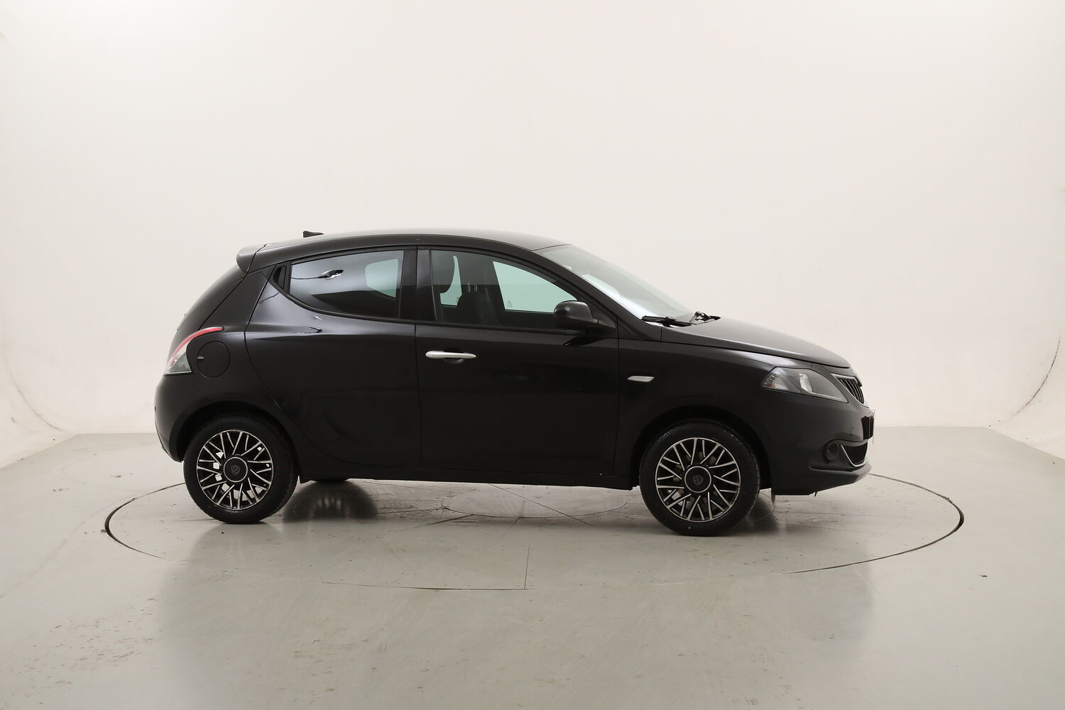 Lancia Ypsilon Hybrid Gold usata del 2023 con 48.540 km