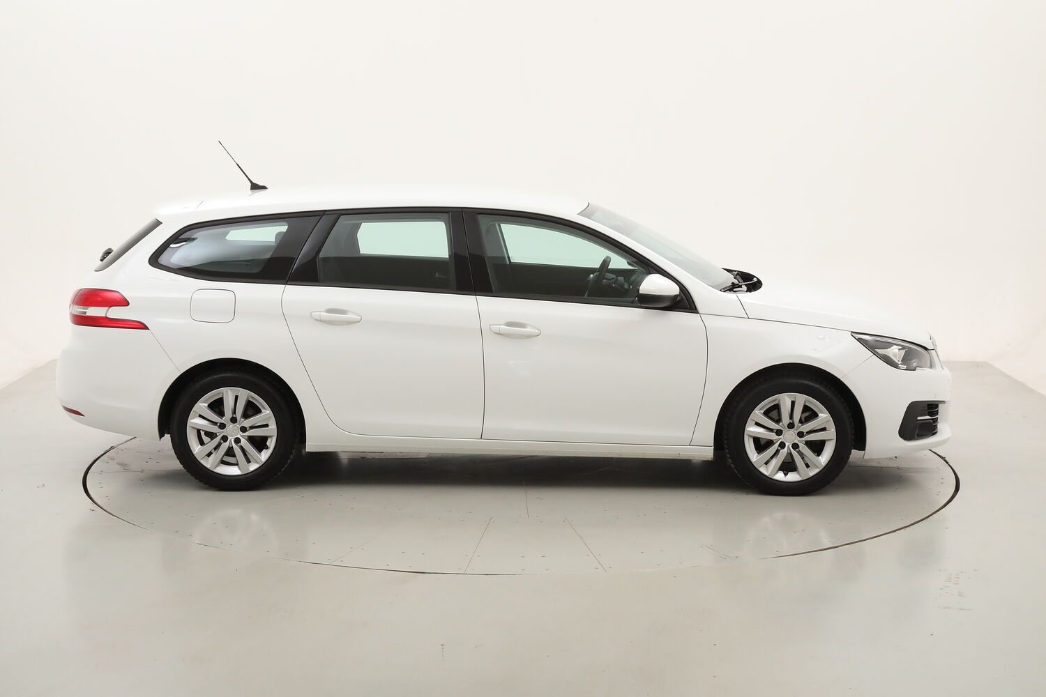 Peugeot 308 SW Active Business usata del 2021 con 70.446 km