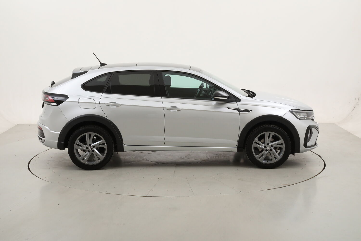 Volkswagen Taigo R-Line DSG usata del 2024 con 26.974 km
