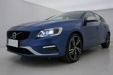 Volvo V60 D4 R-design AWD Geartronic 2.4 Diesel 190CV Automatico Visione frontale