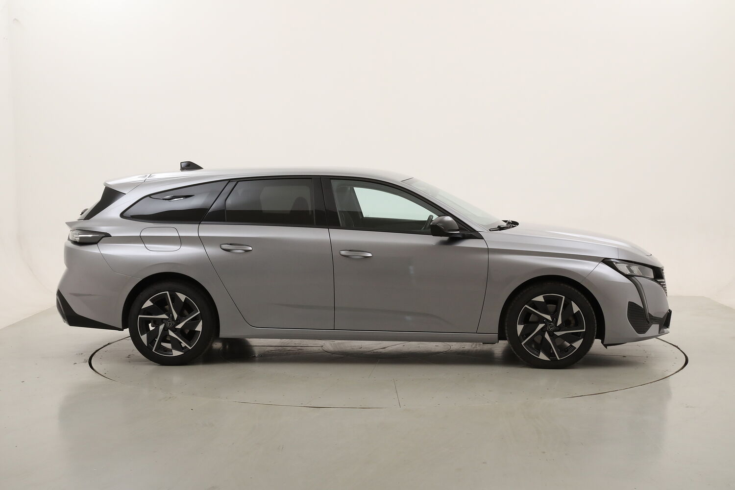 Peugeot 308 SW Allure Pack EAT8 usata del 2023 con 71.633 km