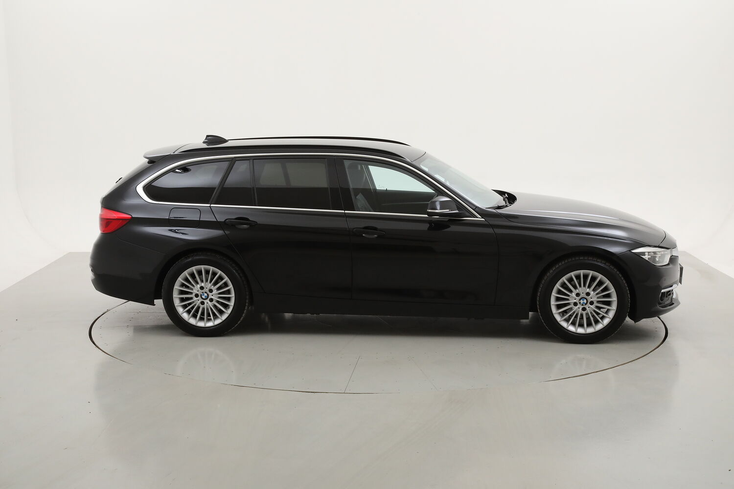 BMW Serie 3 318d Touring Luxury usata del 2018 con 114.749 km