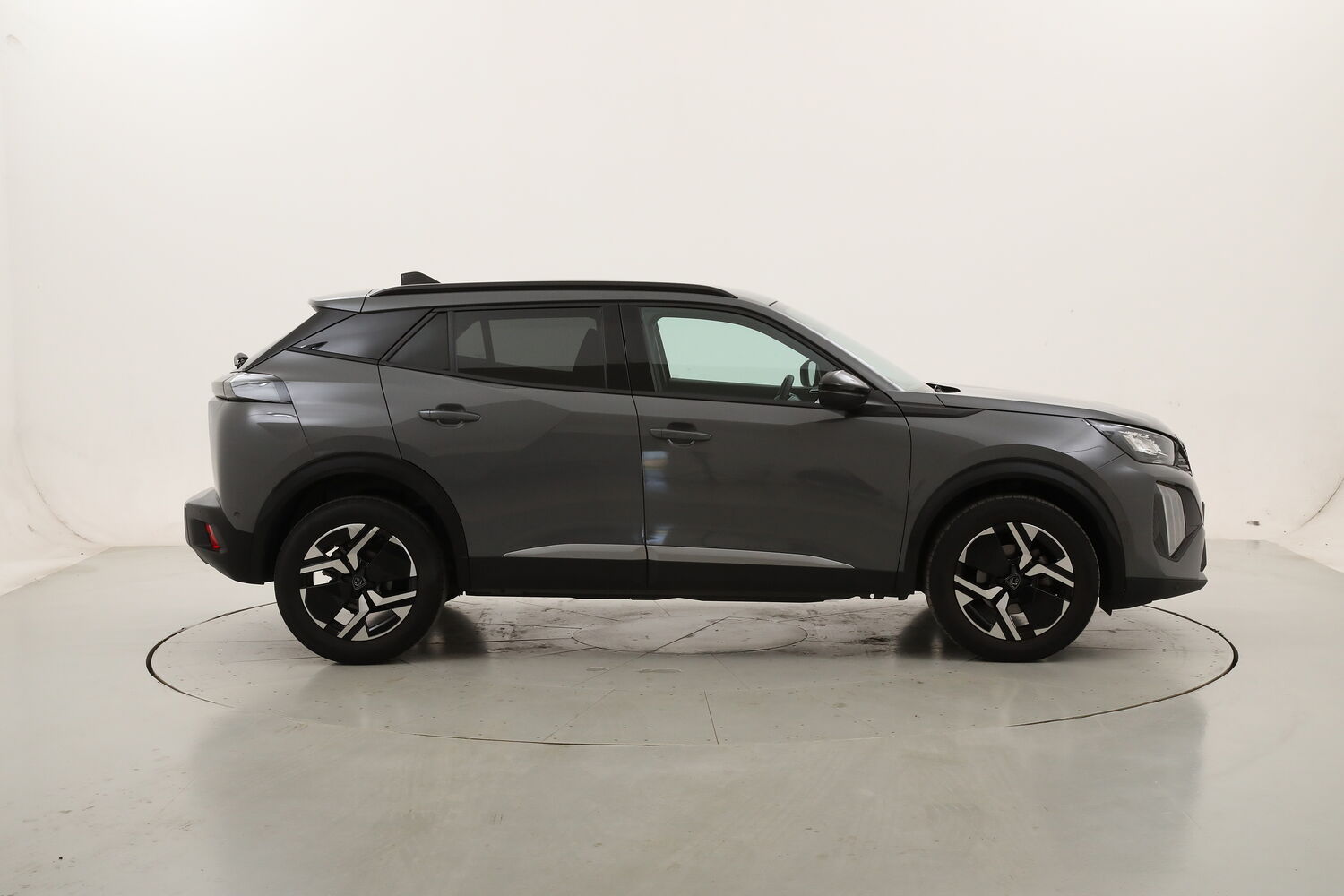 Peugeot 2008 Allure usata del 2025 con 30.469 km