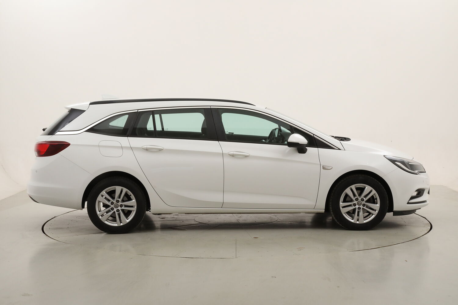 Opel Astra Sports Tourer Business usata del 2017 con 121.759 km