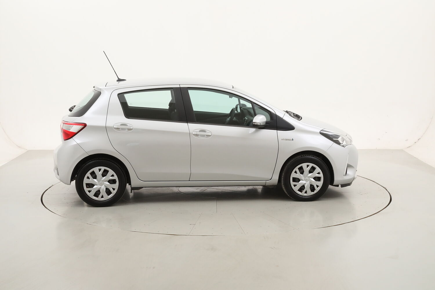 Toyota Yaris Hybrid Business usata del 2020 con 103.604 km
