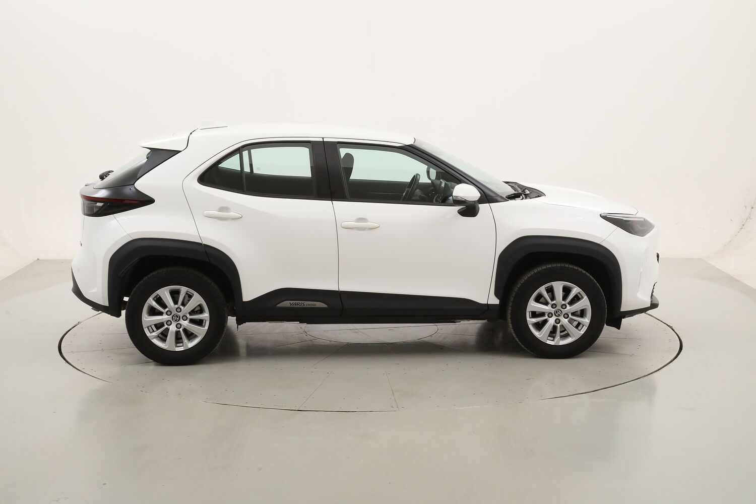 Toyota Yaris Cross Hybrid Business usata del 2022 con 106.714 km