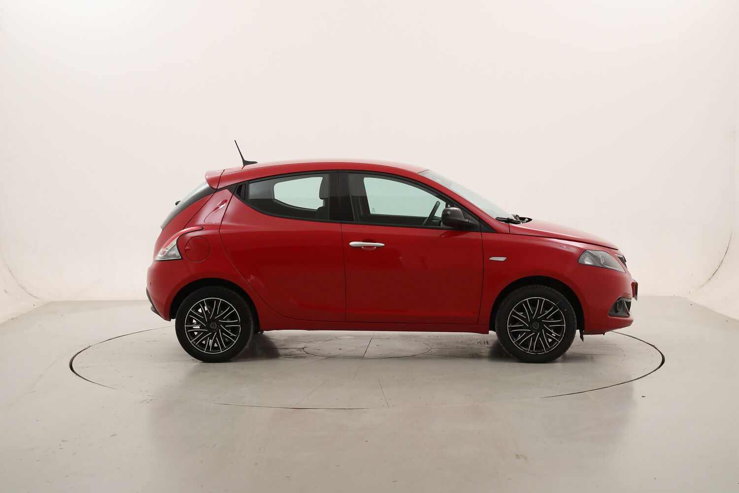 Lancia Ypsilon Hybrid Gold usata del 2023 con 38.360 km