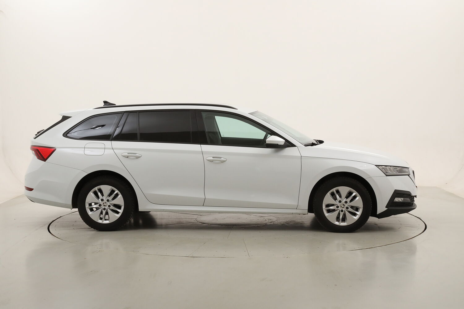 Skoda Octavia Wagon Ambition DSG usata del 2023 con 100.254 km