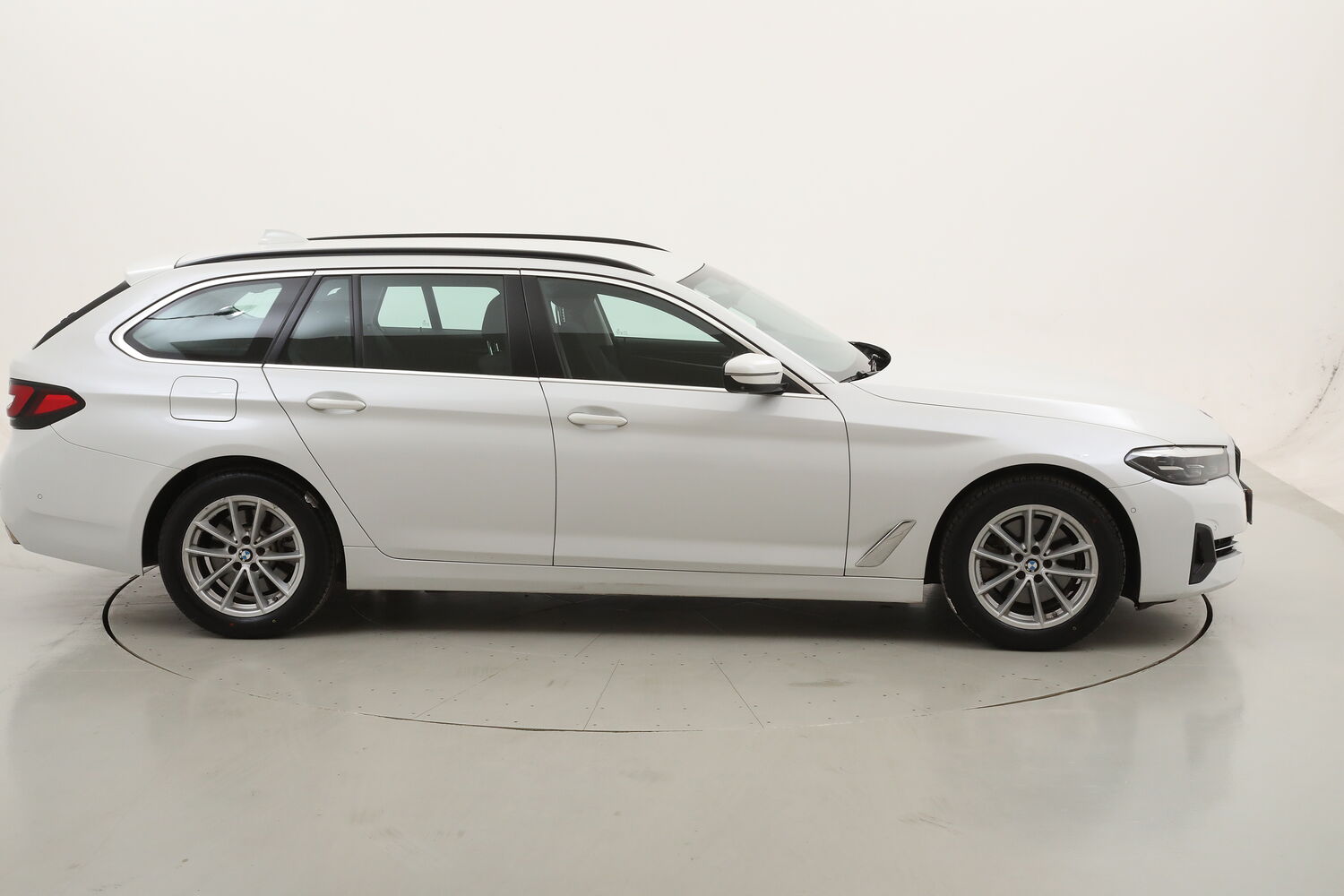 BMW Serie 5 520d Touring Business usata del 2020 con 109.186 km