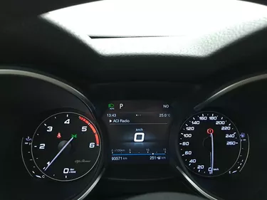 Alfa Romeo Stelvio Executive Q4 AT8 2.1 Diesel 210CV Automatico Interni