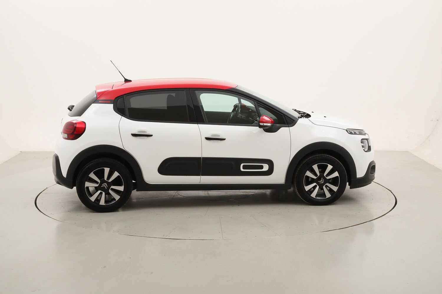 Citroen C3 Shine usata del 2023 con 10.598 km