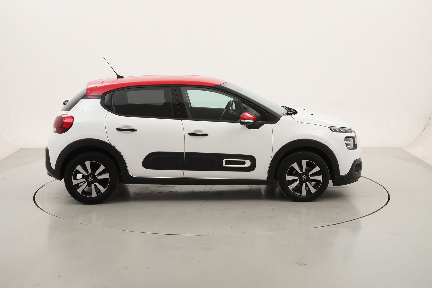 Citroen C3 Shine usata del 2023 con 23.962 km