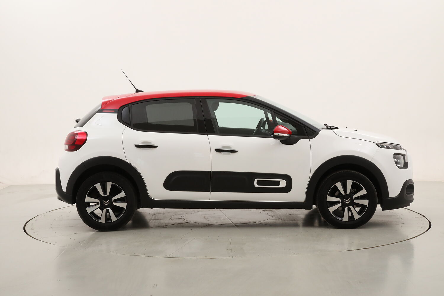 Citroen C3 Shine usata del 2023 con 13.061 km