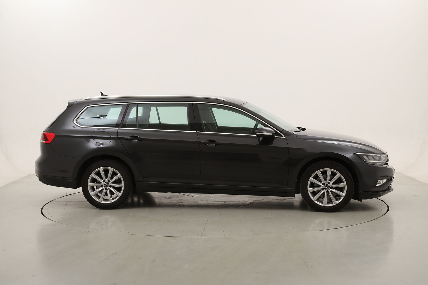 Volkswagen Passat Business DSG usata del 2023 con 130.011 km
