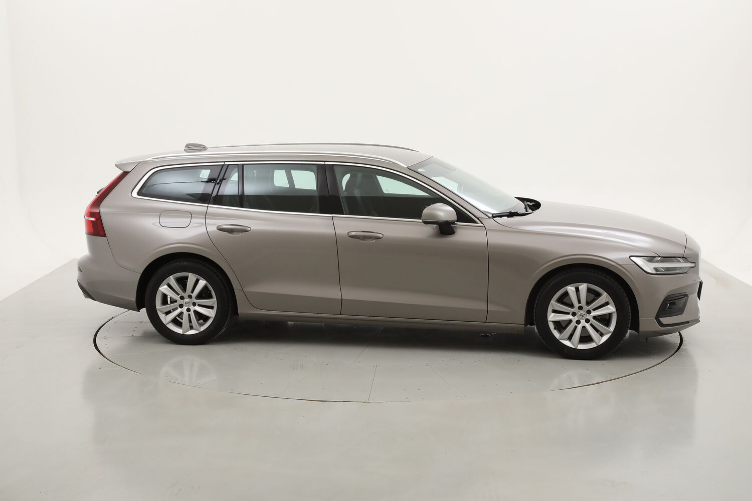 Volvo V60 D4 AWD Geartronic Business Plus usata del 2020 con 99.334 km