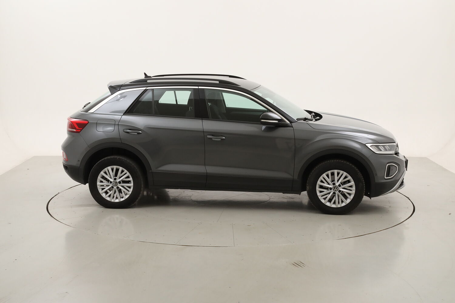 Volkswagen T-Roc Life DSG usata del 2023 con 63.115 km