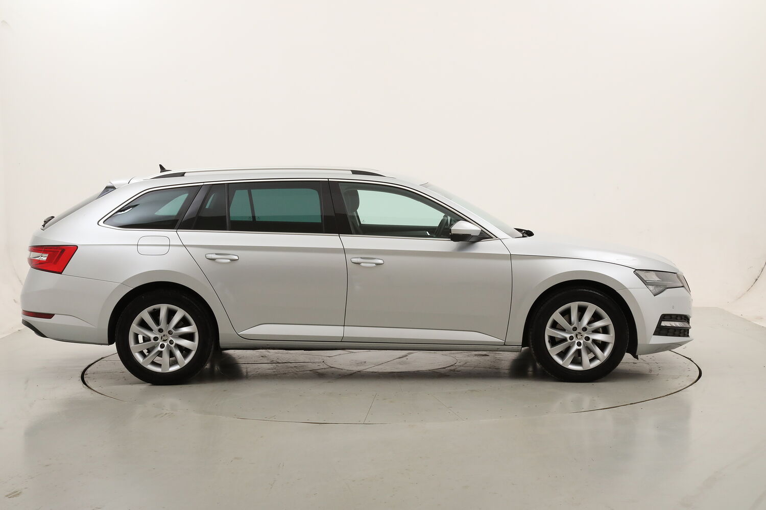 Skoda Superb DSG Wagon Executive usata del 2022 con 105.641 km