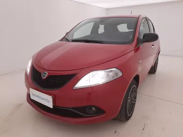 Lancia Ypsilon Hybrid Gold 1.0 Mild Hybrid 69CV Manuale Visione frontale