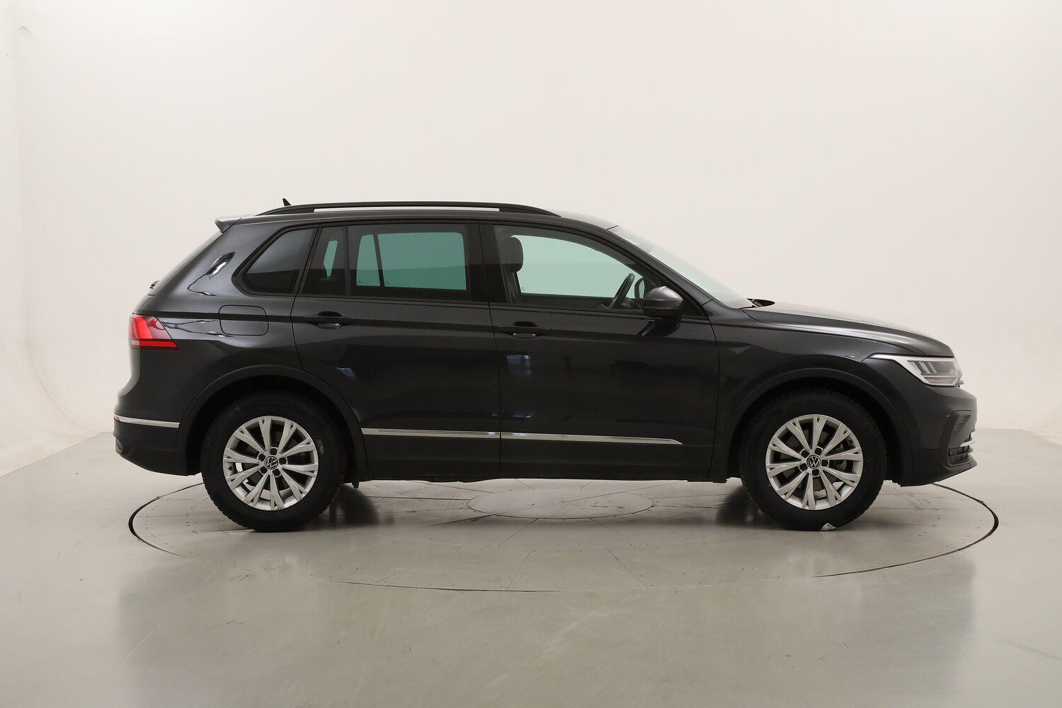 Volkswagen Tiguan Life usata del 2023 con 121.428 km