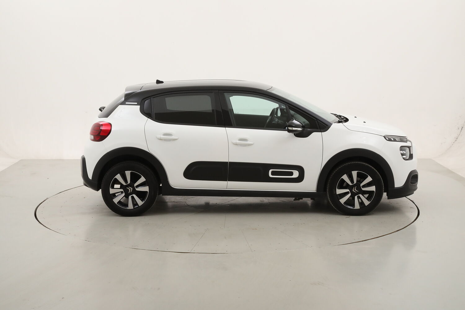 Citroen C3 Shine usata del 2023 con 13.919 km