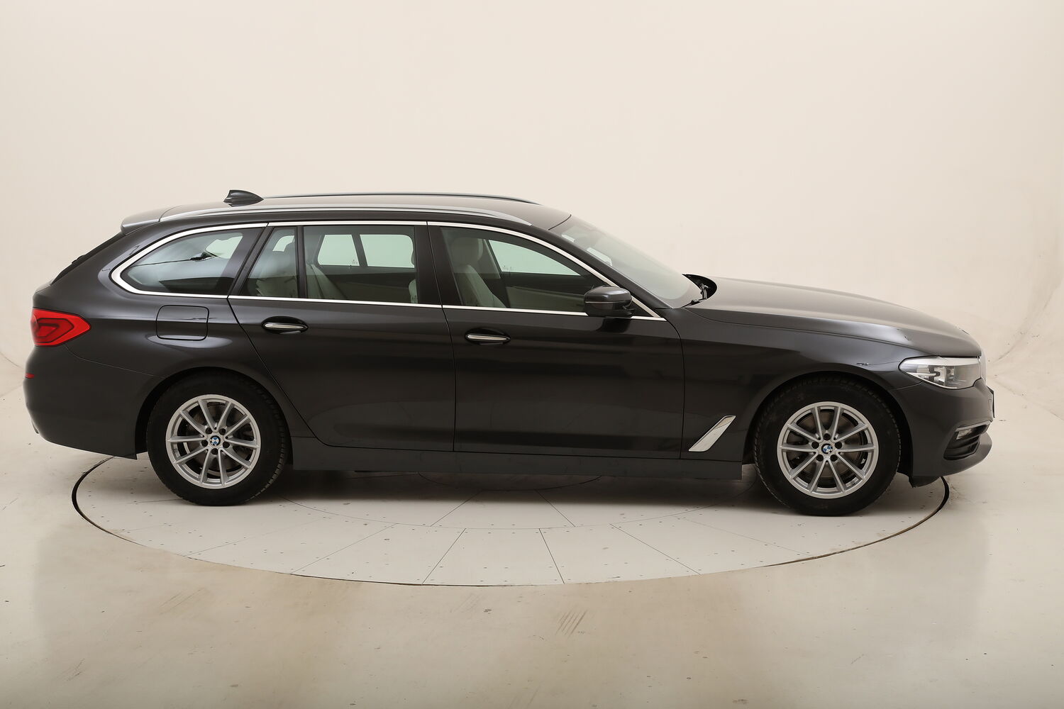 BMW Serie 5 520d Touring Business usata del 2019 con 84.064 km