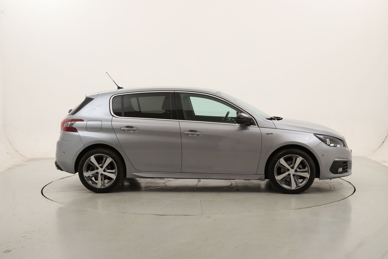 Peugeot 308 GT EAT8 usata del 2020 con 124.340 km