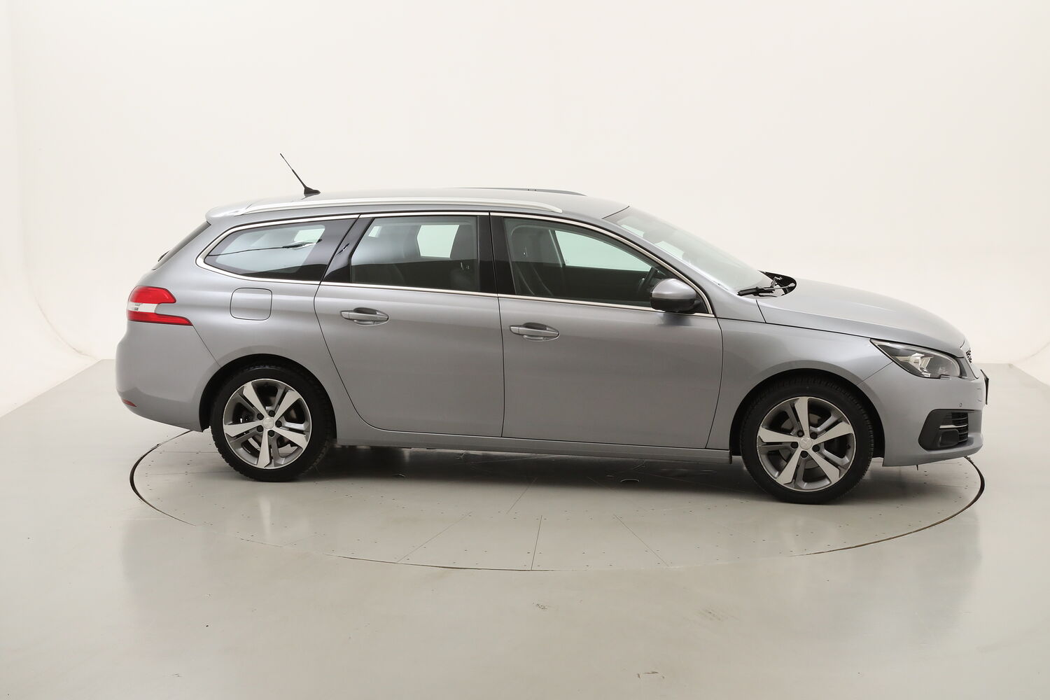 Peugeot 308 SW Allure EAT8 usata del 2020 con 89.232 km