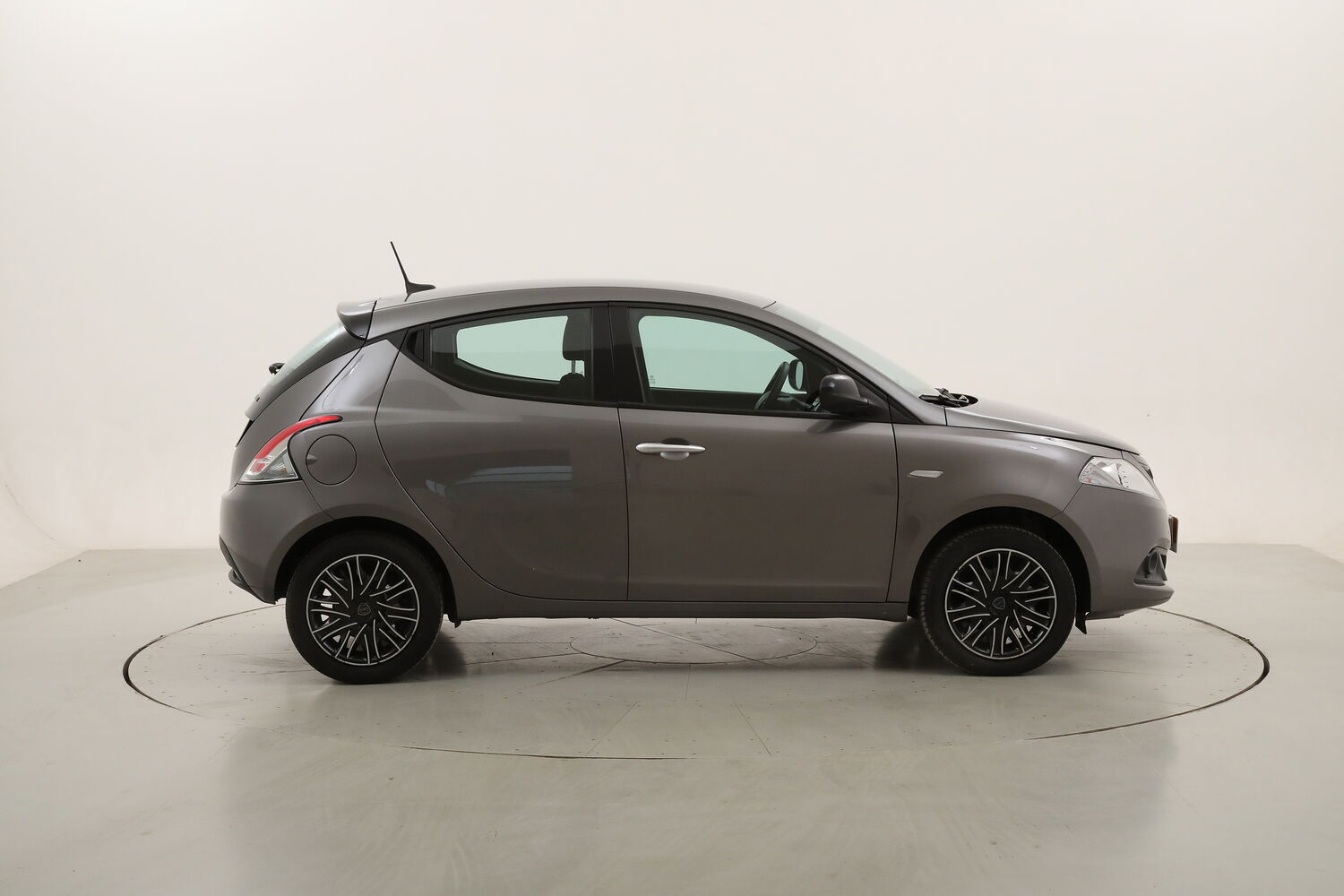 Lancia Ypsilon Hybrid Silver Plus usata del 2023 con 99.656 km