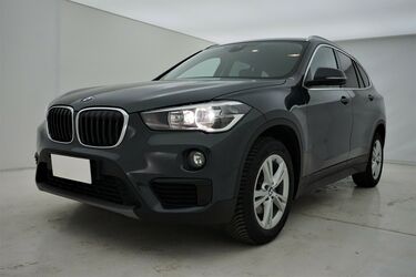 Visione frontale di BMW X1