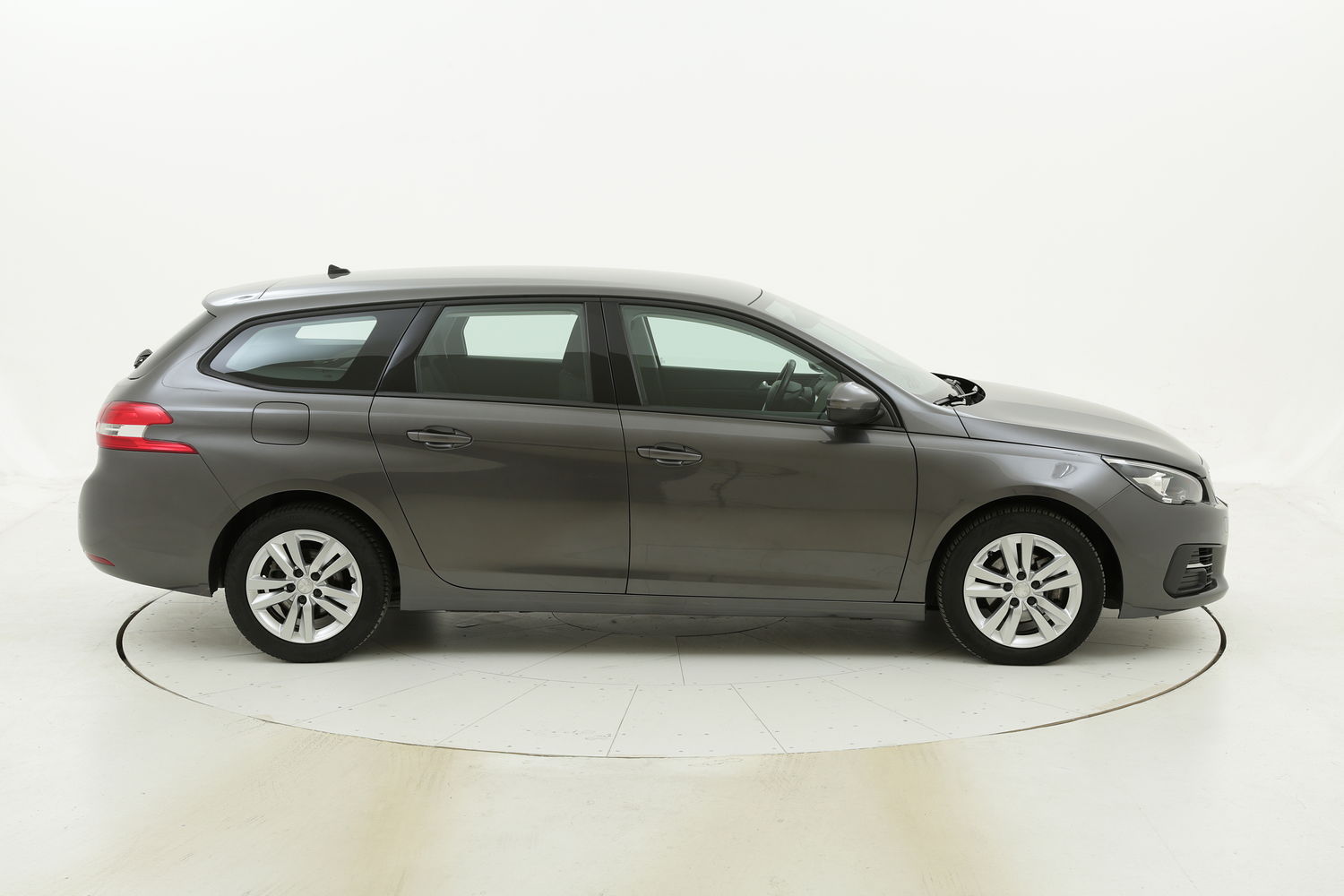 Peugeot 308 usata del 2017 con 100.499 km