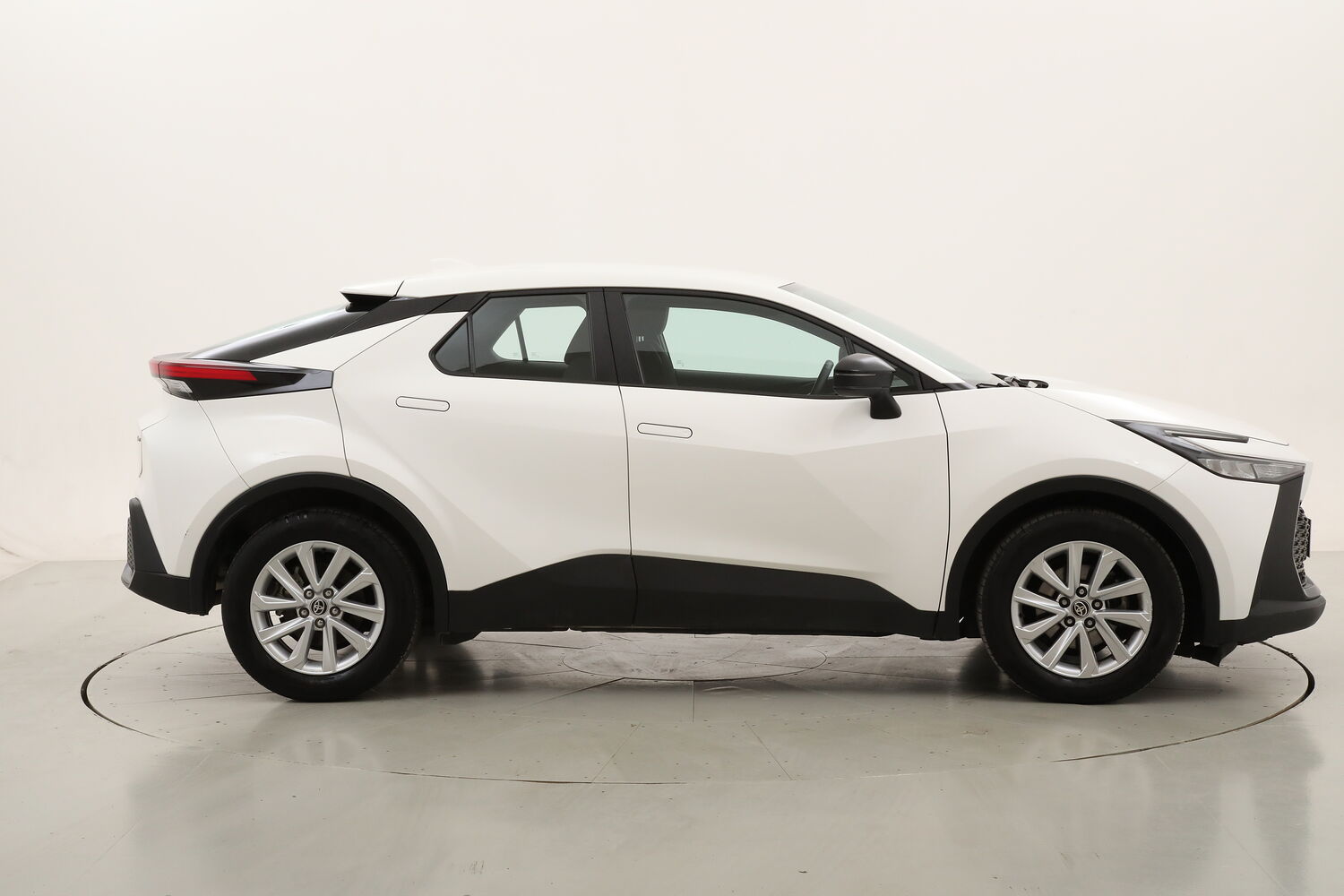 Toyota C-HR Hybrid Active usata del 2024 con 26.902 km